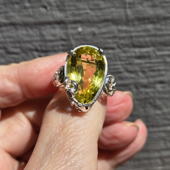 17k pear cut Lemon Quartz 🍋 & green 💚 sapphire sterling & white goldring sz8.5 - Picture 13 of 14